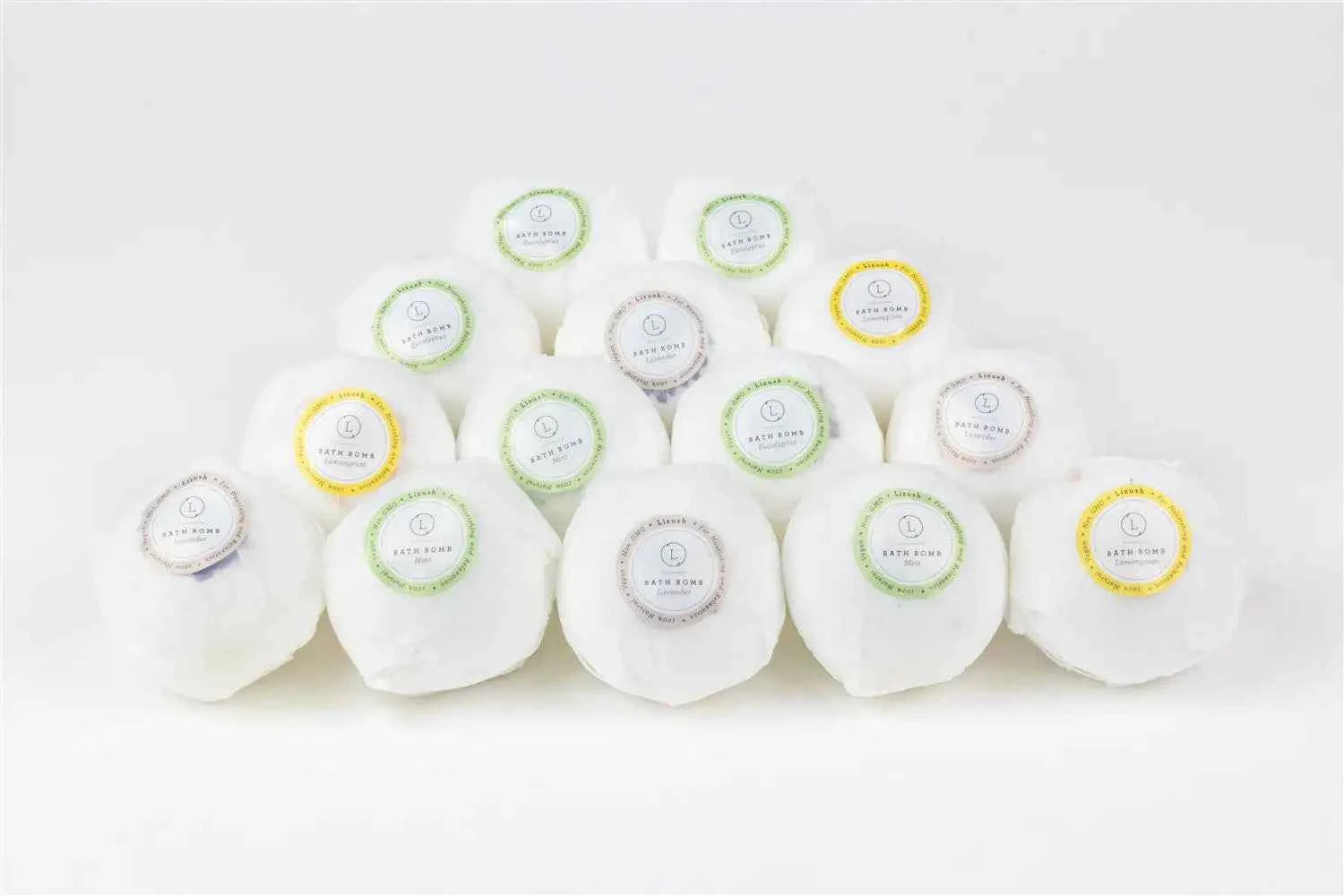 Luxury Christmas Gift Basket for Her – Relaxation Spa Set with Eucalyptus Bath Products, Mug, Candle & Holiday Treats