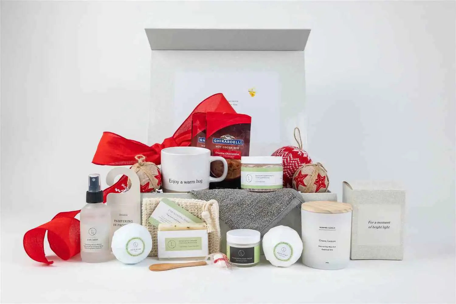 Luxury Christmas Gift Basket for Her – Relaxation Spa Set with Eucalyptus Bath Products, Mug, Candle & Holiday Treats